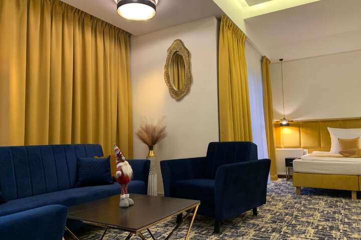Room 7 of 25