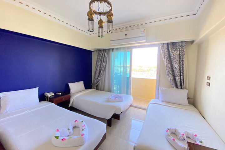 Room 14 of 65