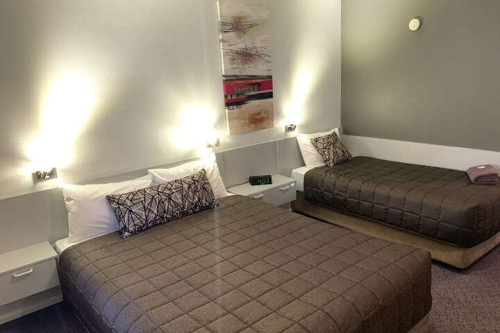 Room 10 of 37