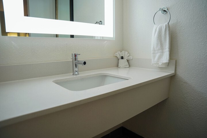 Room 15 of 18