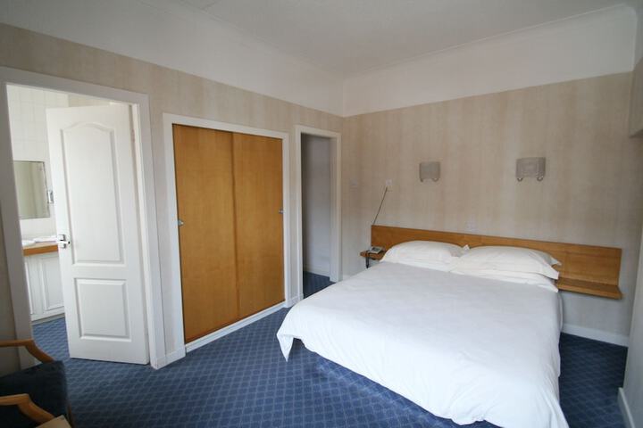 Room 29 of 83