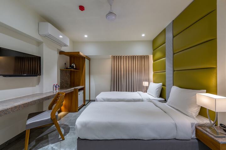 Room 33 of 63
