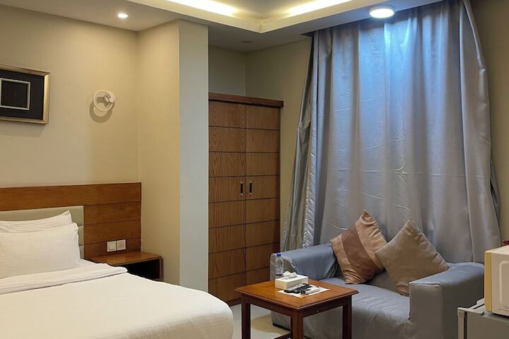 Room 25 of 40