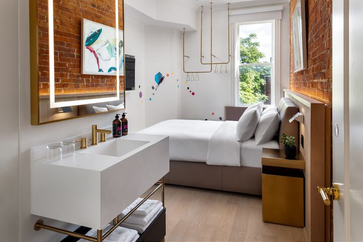 Room 4 of 69