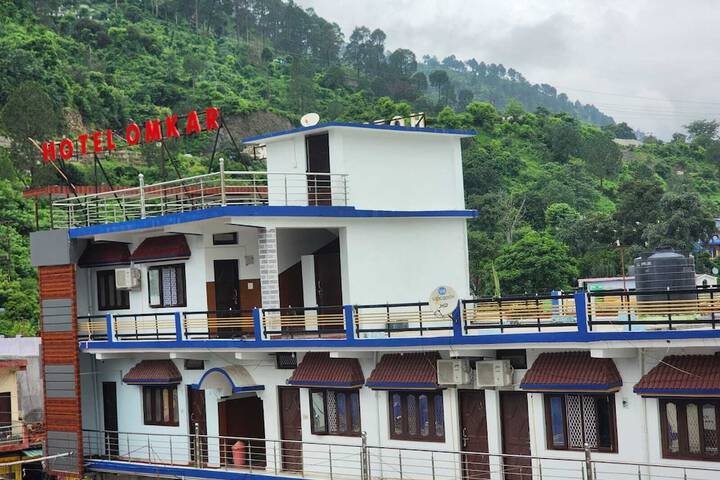 Hotel Exterior 61 of 77
