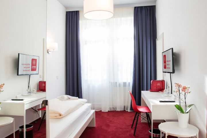 Room 15 of 32