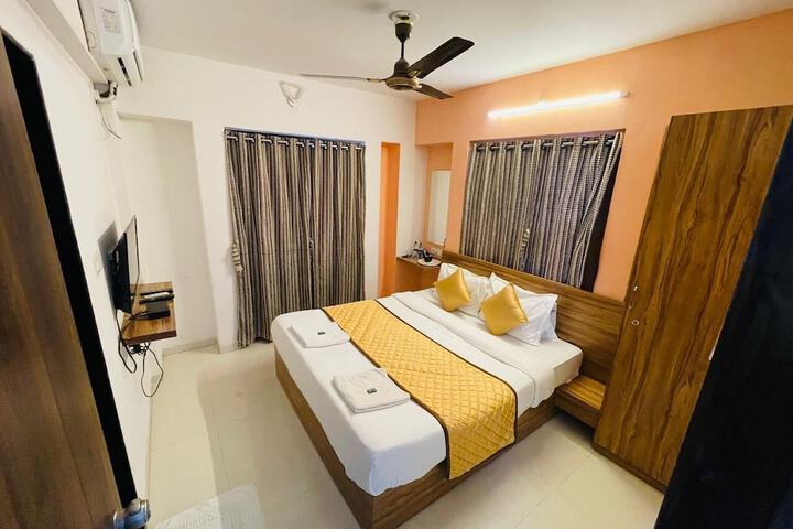 Room 6 of 11