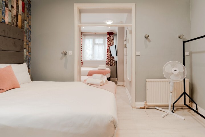 Room 16 of 146