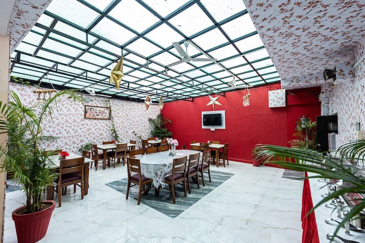 Dining 78 of 98
