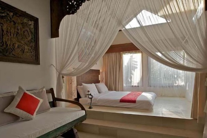 Room 4 of 37