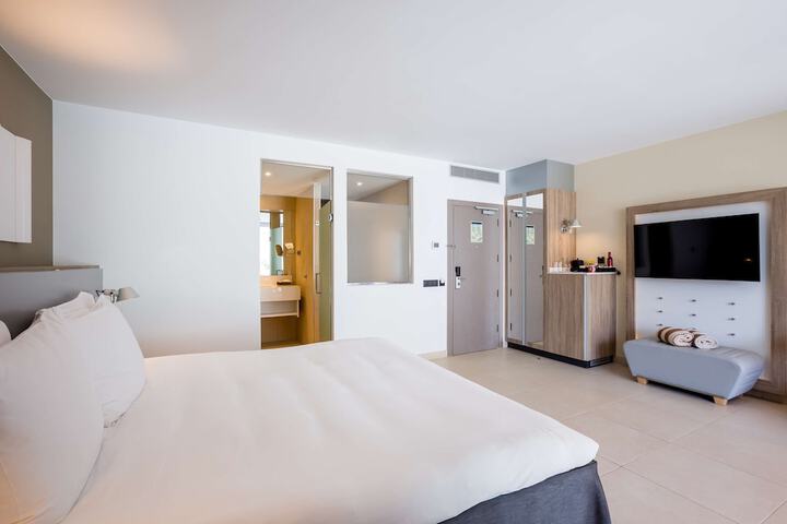 Room 20 of 200