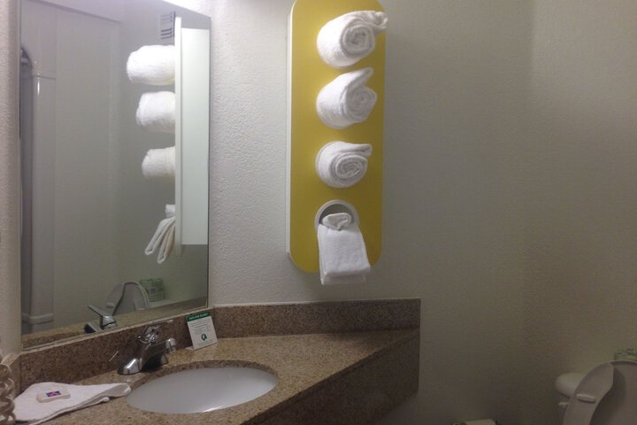 Bathroom sink