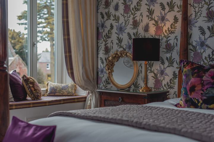 Room 9 of 28