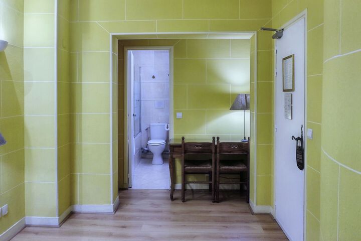 Room 76 of 142