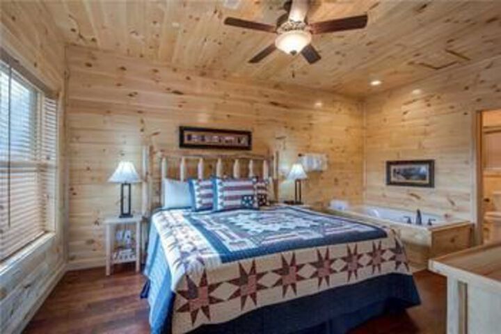 Damrons Dream 5 Bedroom Mountain View Home with Hot Tub