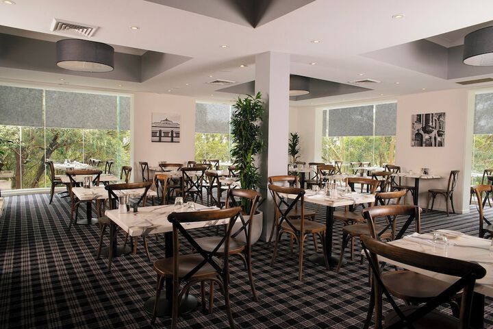 Dining 52 of 66