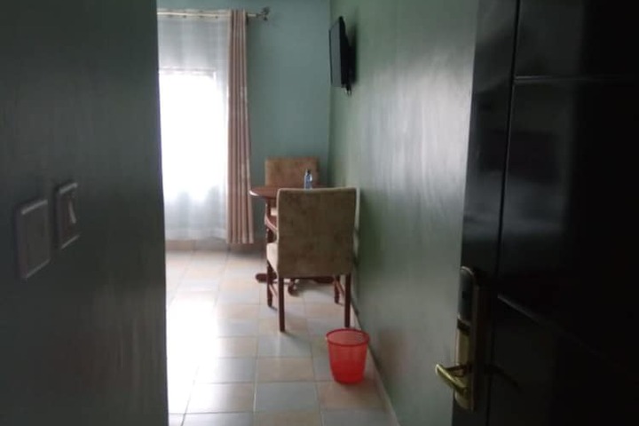 Room 4 of 14