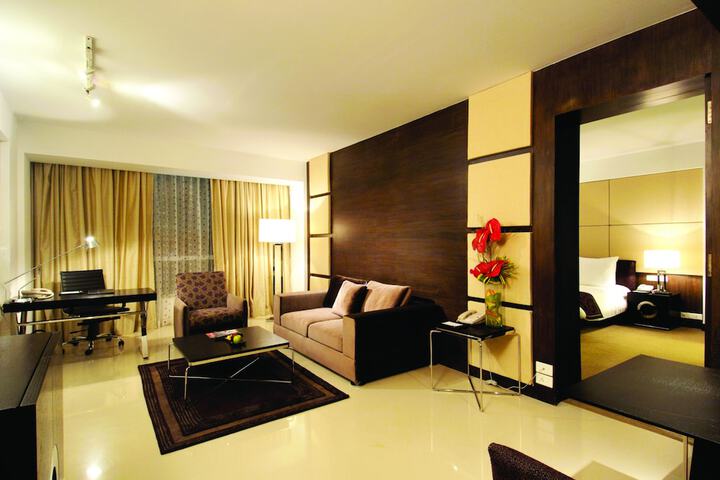 Room 4 of 132