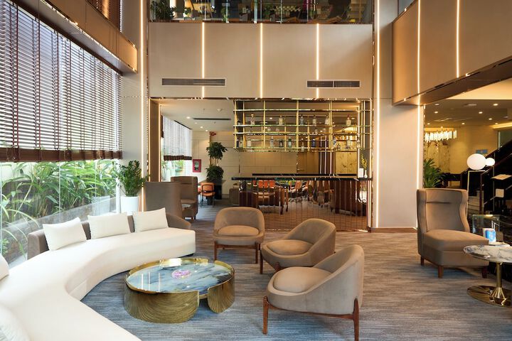 Entrance & Lobby