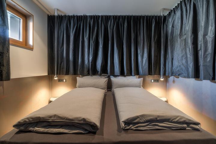 Room 28 of 173