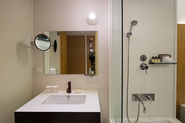 Room 32 of 101