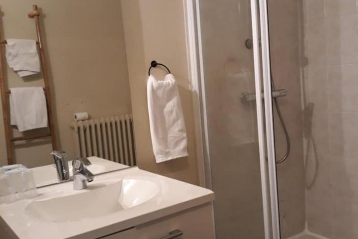 Room 27 of 49