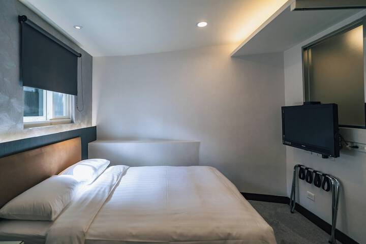 Room 33 of 65