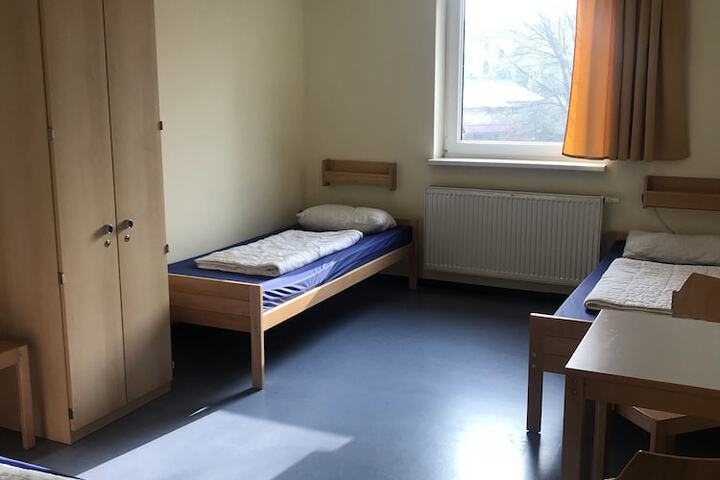 Room 8 of 33