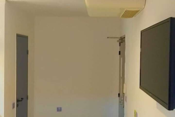Room 15 of 29