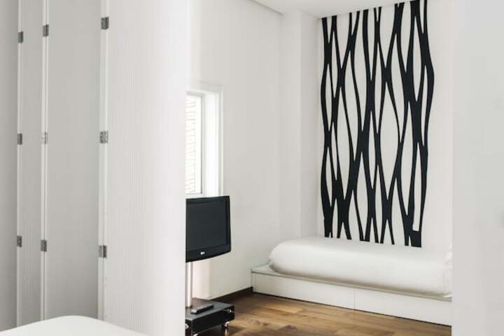 Room 6 of 44