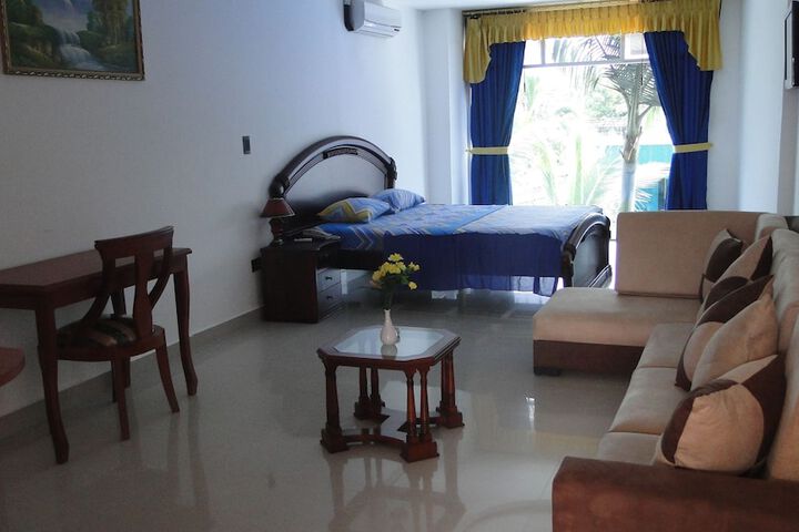 Room 6 of 30