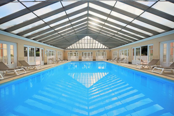 Hotel with Pool