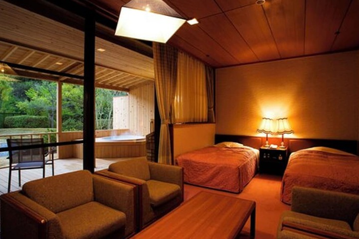 Room 21 of 107