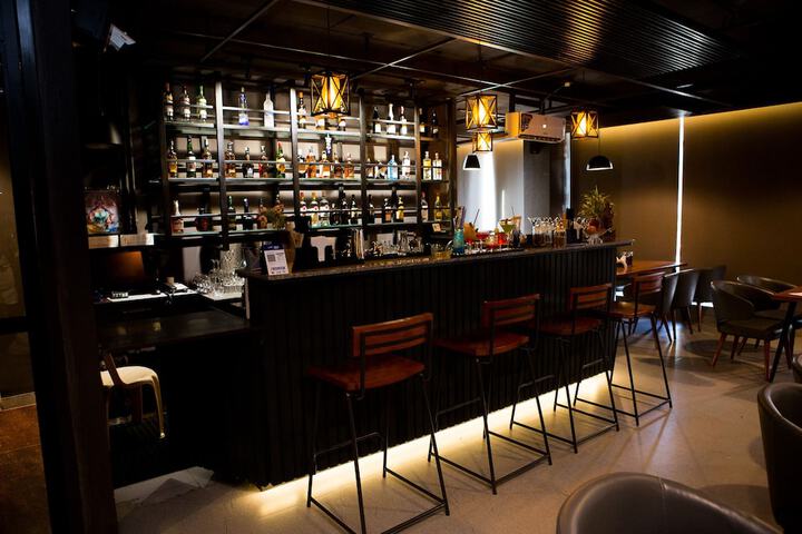 Lounge 41 of 51