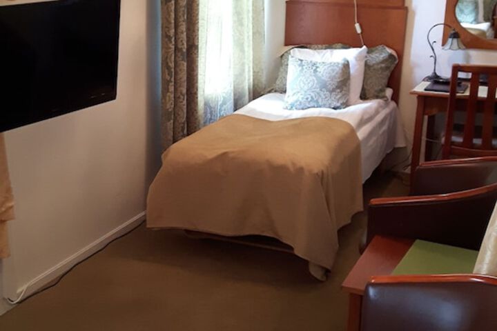Room 13 of 48