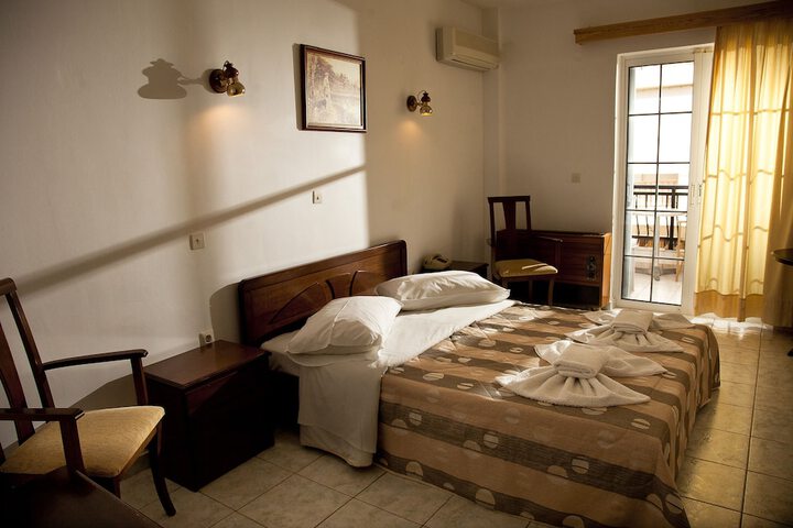 Room 3 of 44