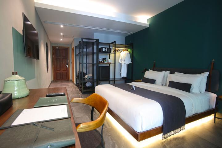Room 17 of 90