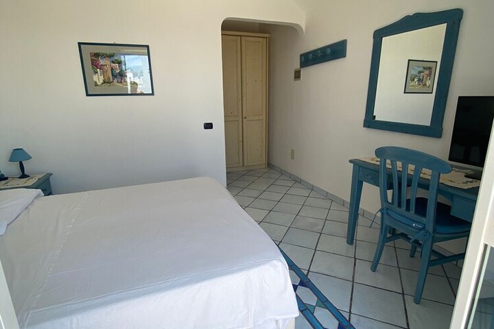 Room 6 of 6