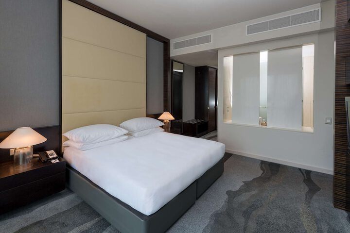Room 19 of 313