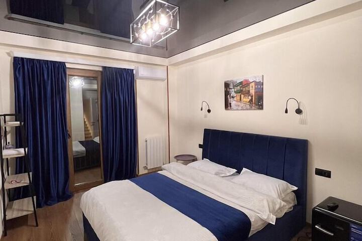 Room 3 of 32