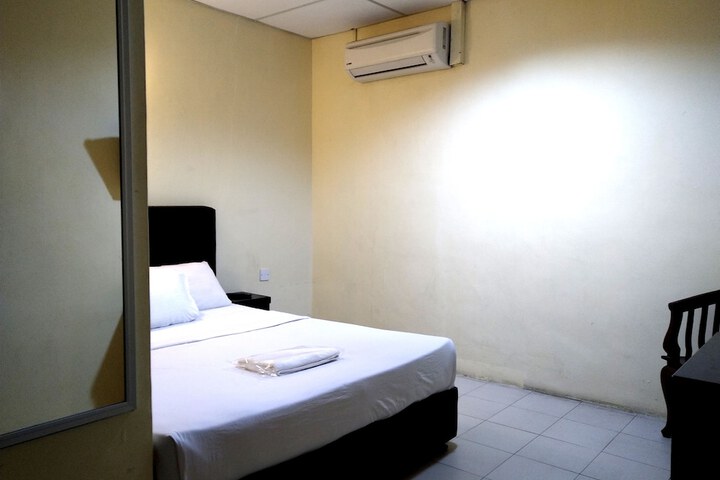 Room 4 of 34