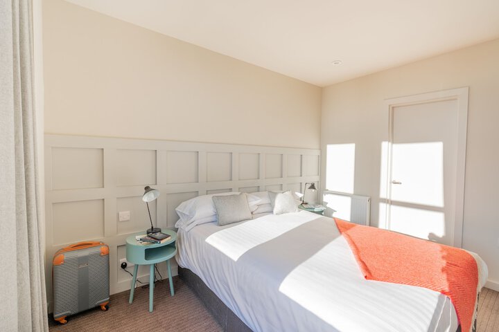 Room 6 of 36