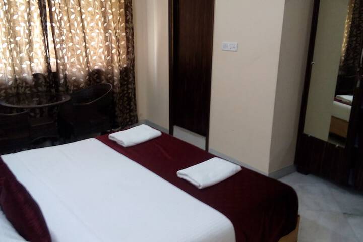 Room 28 of 60