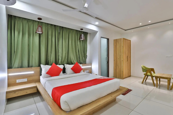 Room 4 of 14