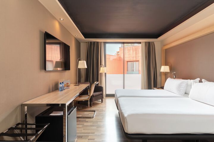 Room 32 of 82
