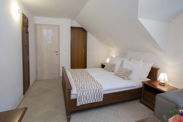 Room 15 of 53
