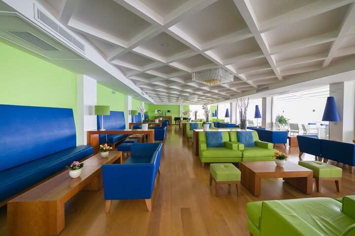 Lounge 69 of 97