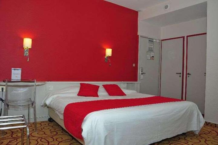 Room 13 of 36