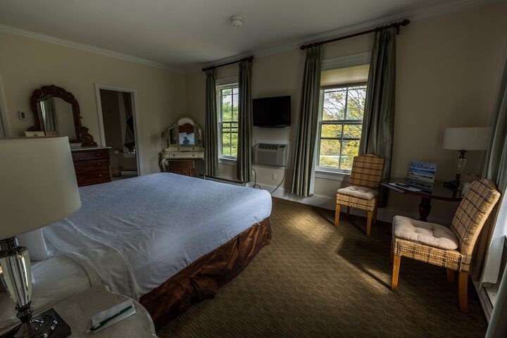 1 King Bed (7 of 13)