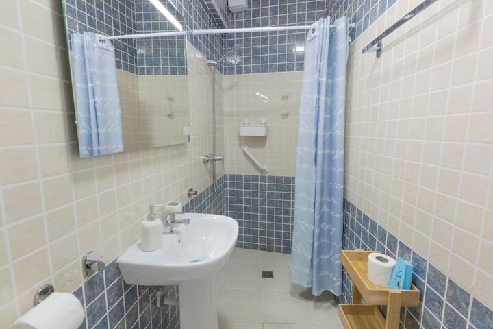 Room 30 of 65